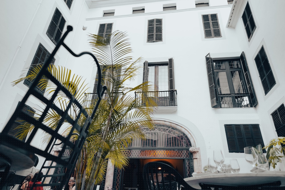 Hotel Born 1/49