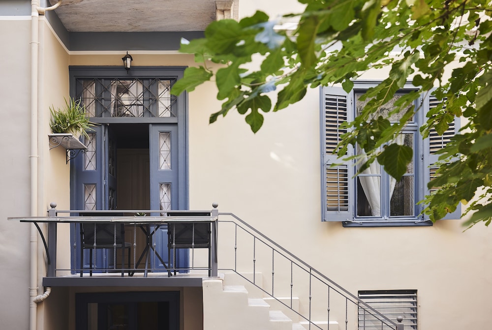 Bohemian Suites Athens 5/45