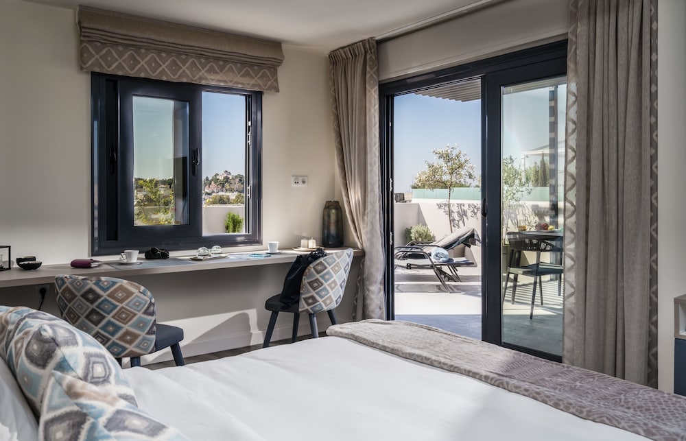 Urban Nest Suites and Apartments 25/75