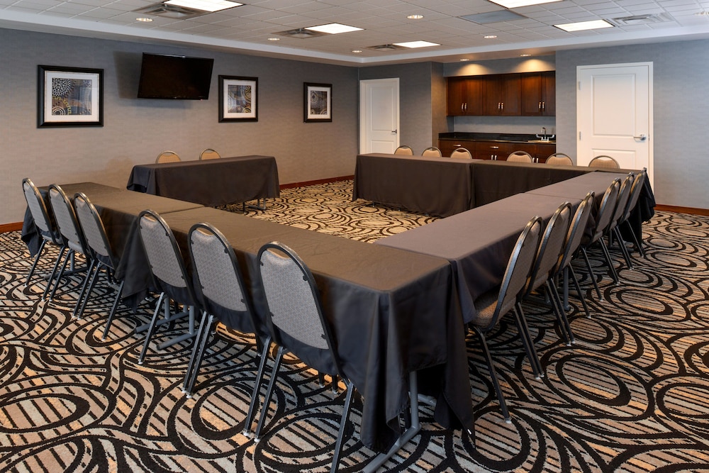 Holiday Inn Express Hotel And Suites Greenfield 59/65