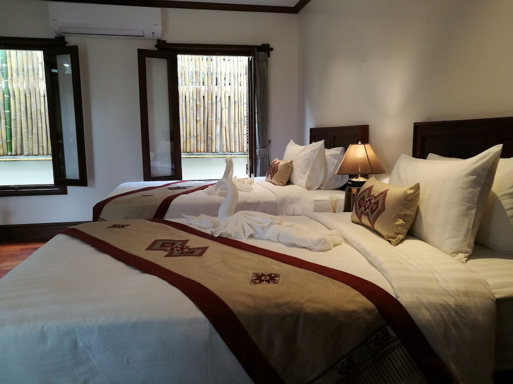 DELUXE, TWIN BEDS
