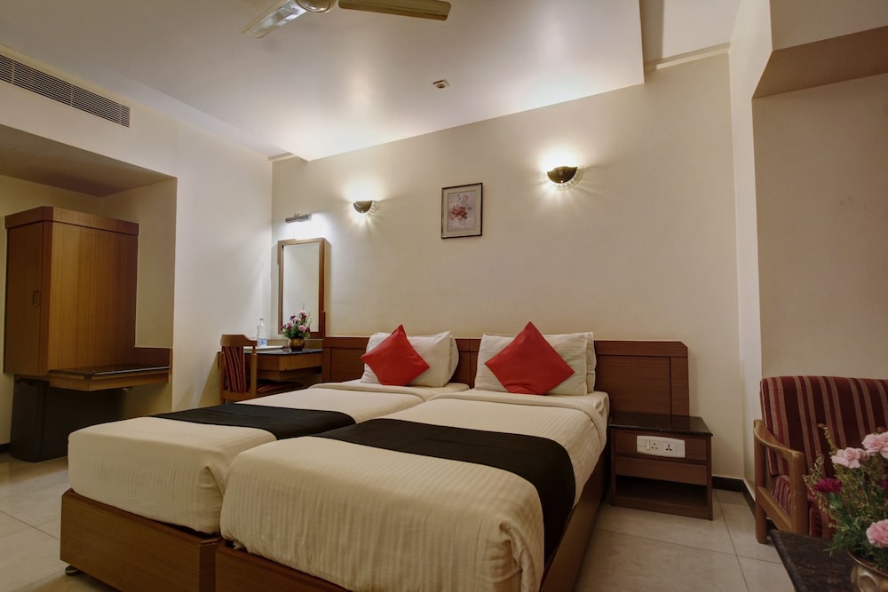 Oyo 8169 Hotel Salem Castle 12/32