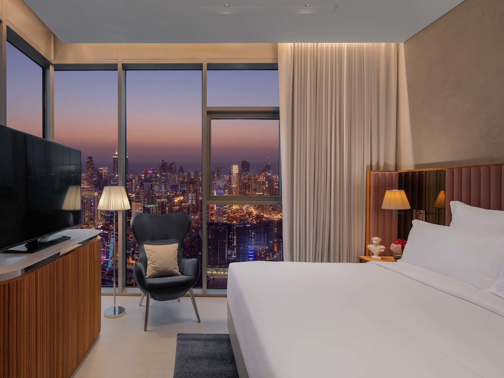 SLS Dubai Hotel and Residences 30/75