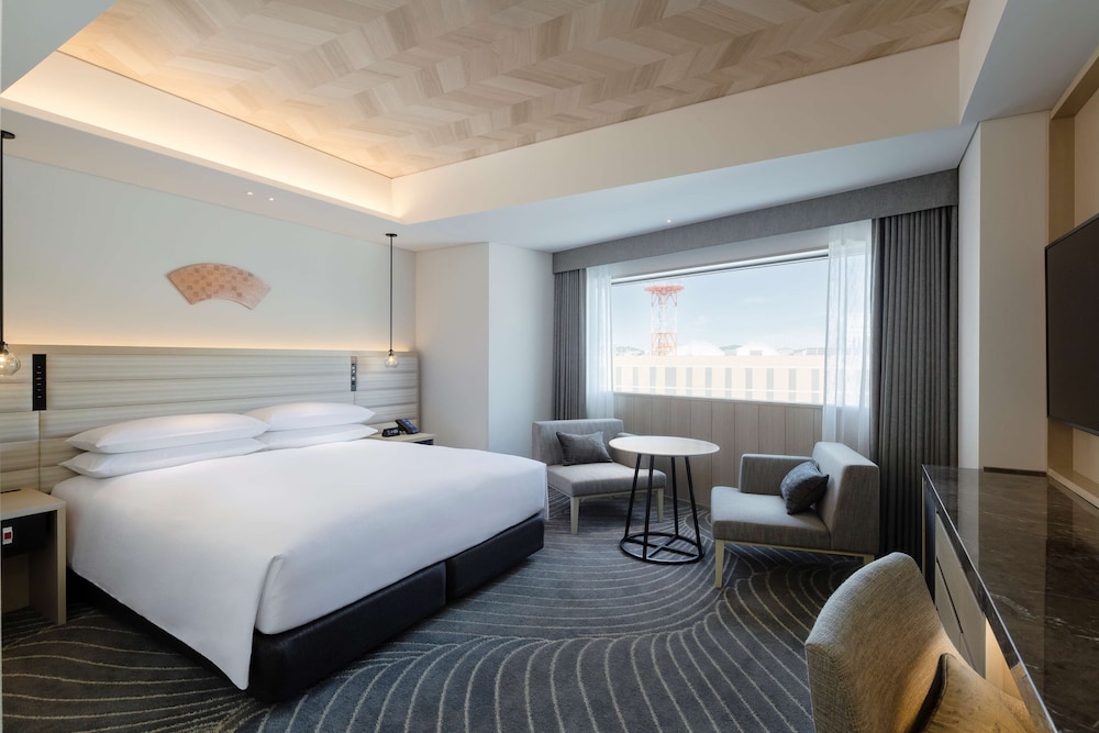 ROOM, KING BED