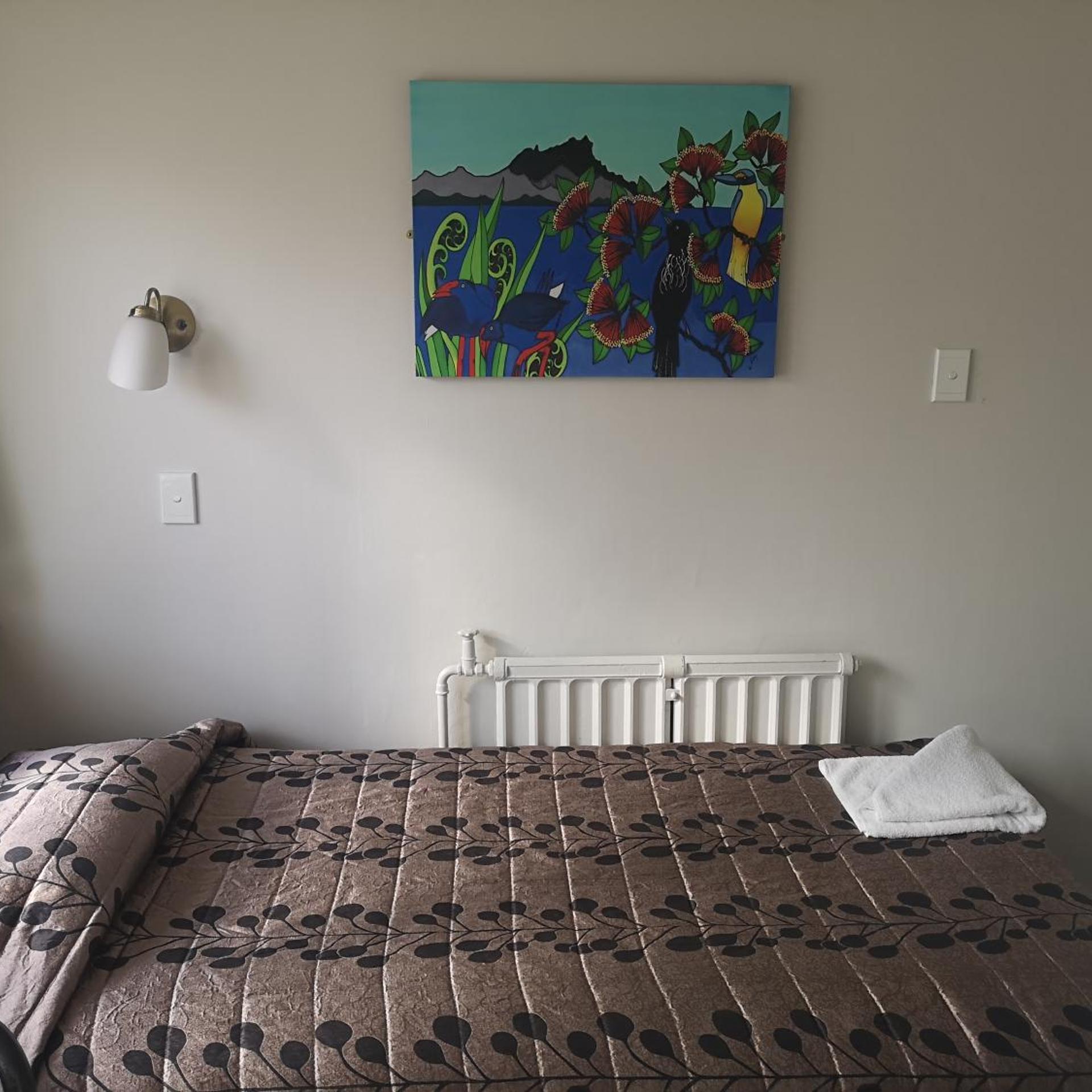 ROOM, SINGLE