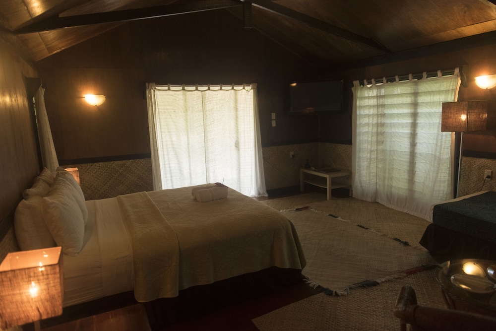 Orator Hotel Samoa 39/65
