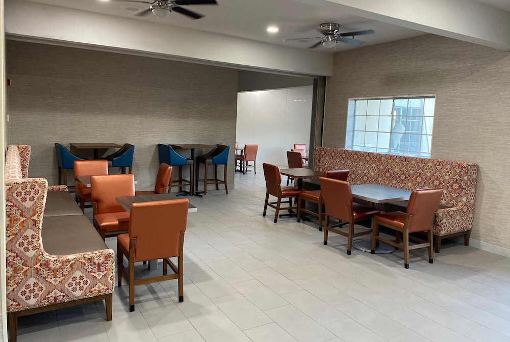 La Quinta Inn & Suites by Wyndham Safford Copper Valley 15/21