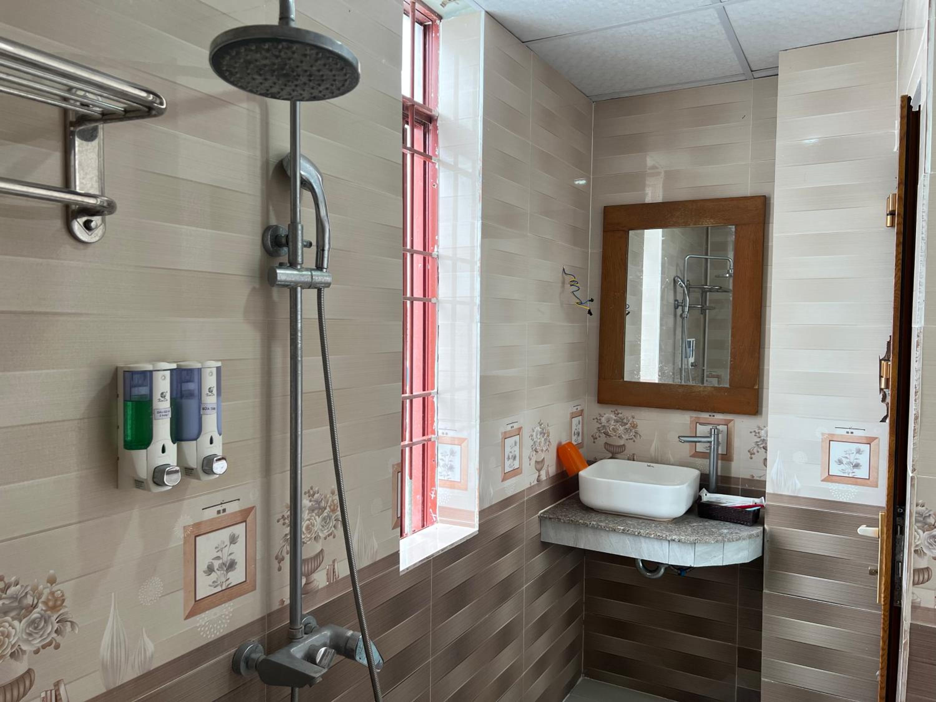 Hoang Linh Hotel 33/33