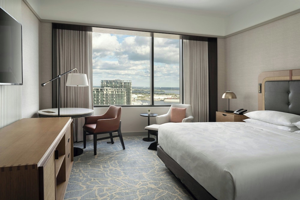 DELUXE, KING BED, WATER VIEW