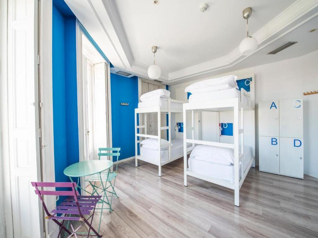Private, 12 Beds, Shared Bathroom