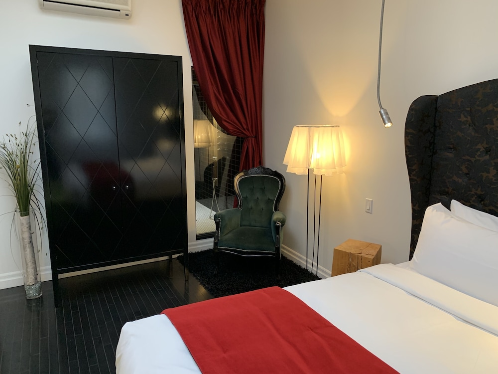 Hotel Chez Swann 10/72