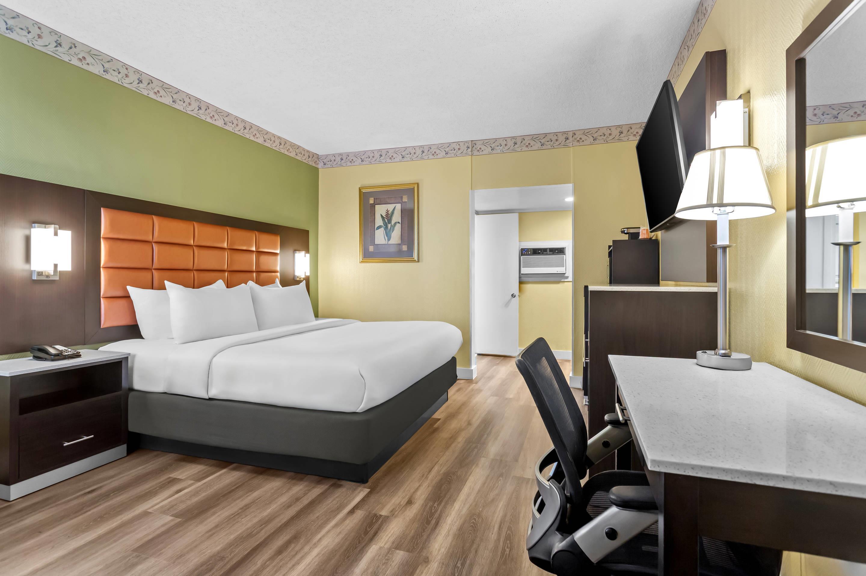 ROOM, KING BED