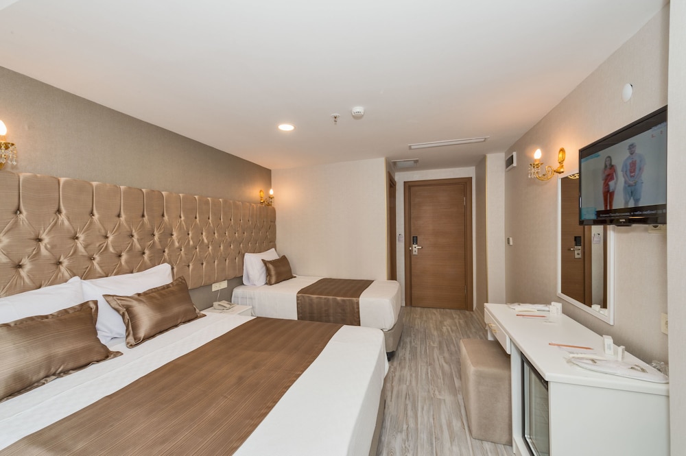 ROOM, TRIPLE