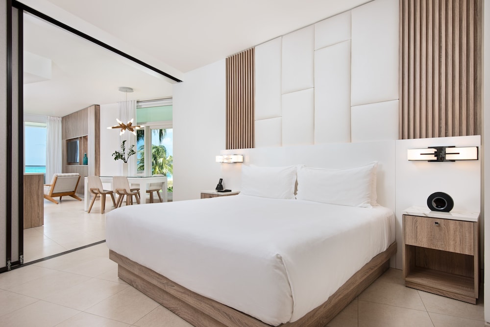 1 BEDROOM, SUITE, OCEAN FRONT