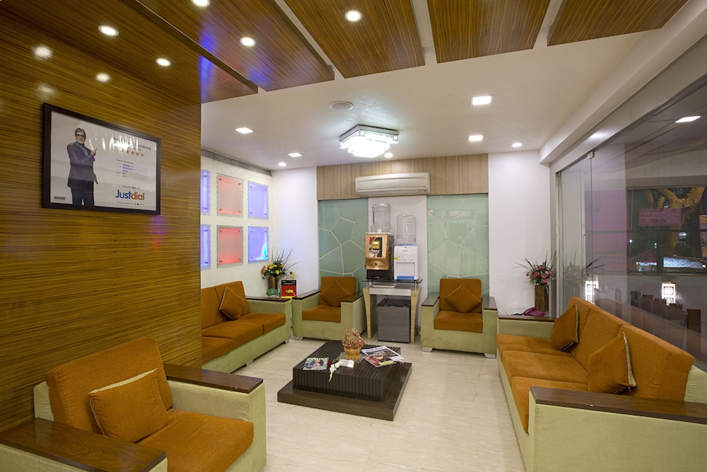 Oyo Premium 091 Vile Parle East 34/50