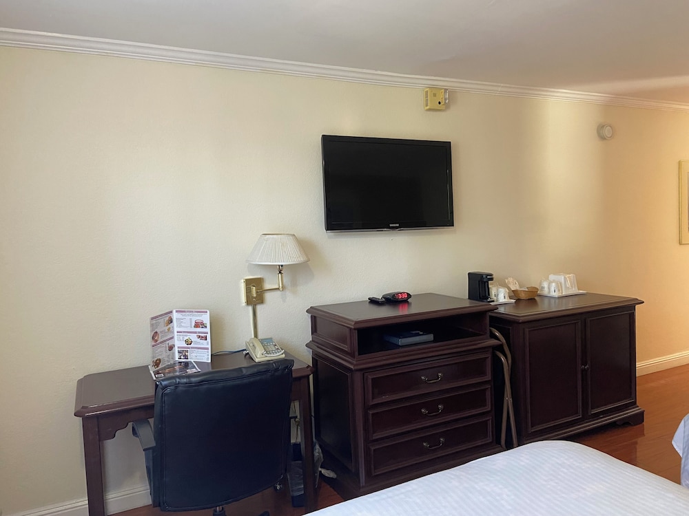 Days Inn by Wyndham Mountain View 86/96