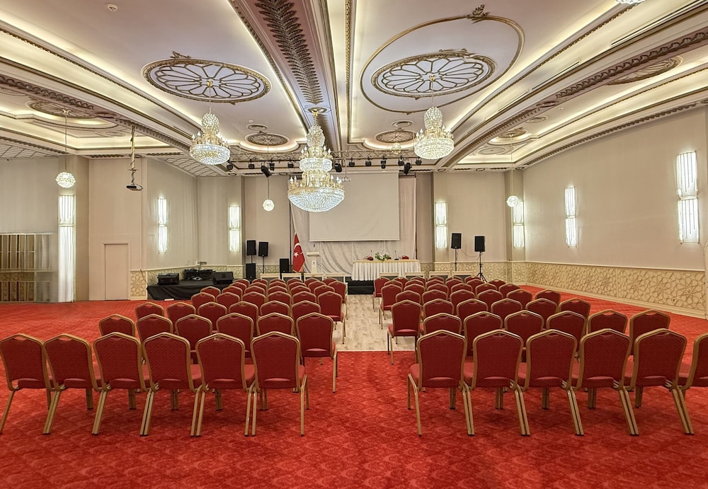 Demir Hotel 39/44