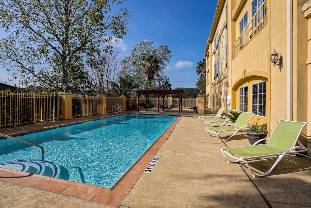 La Quinta Inn & Suites by Wyndham-Brookshire-West Katy 3/39
