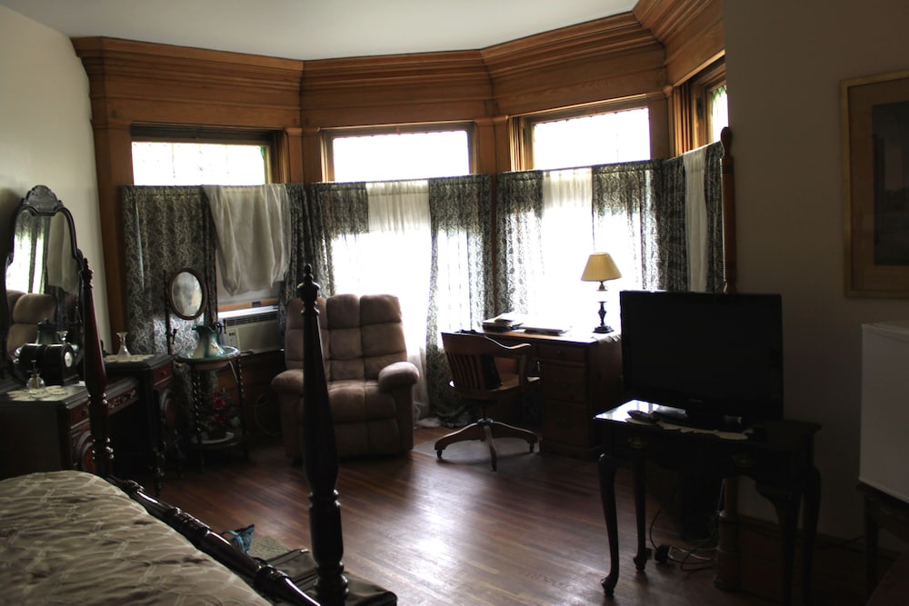 Victorian Charm Inn 30/47