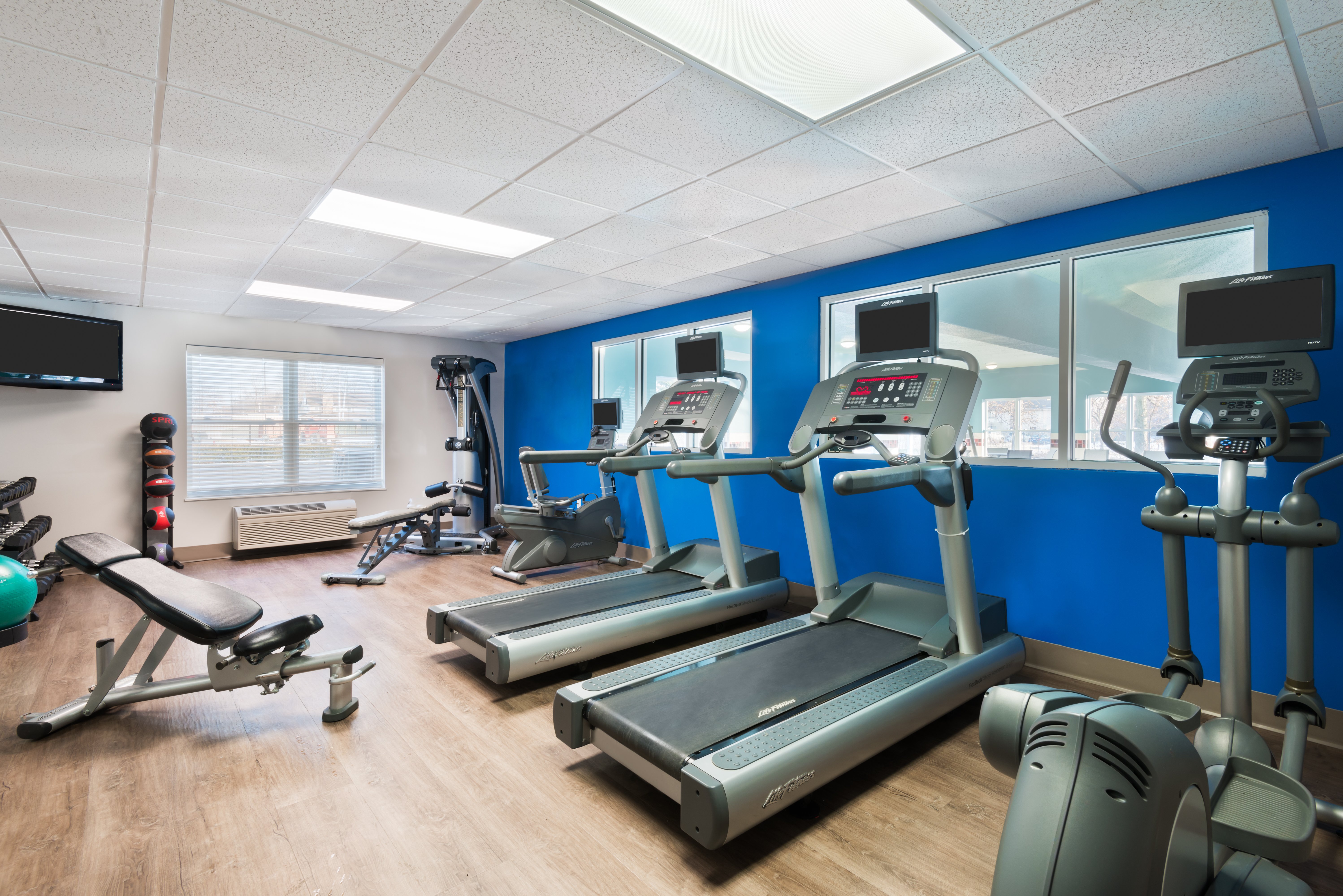 Holiday Inn Express And Suites Columbus Airport East 24/46