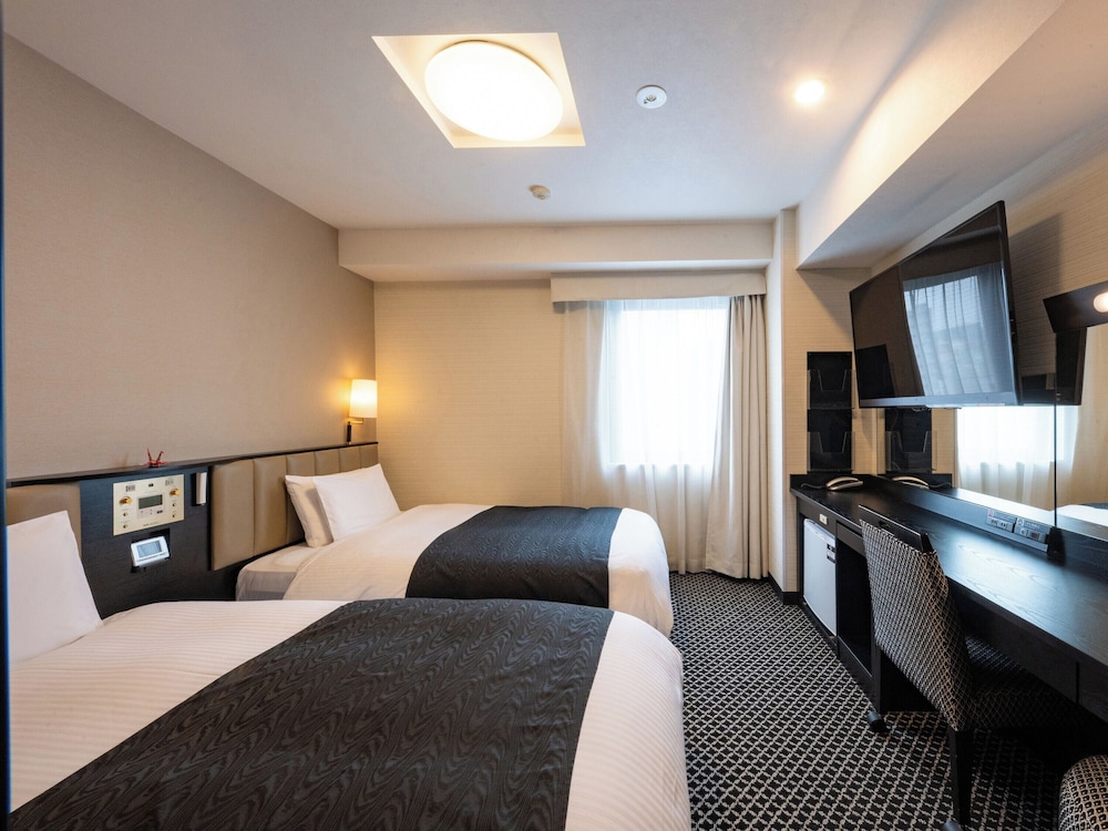 ROOM, TWIN BEDS