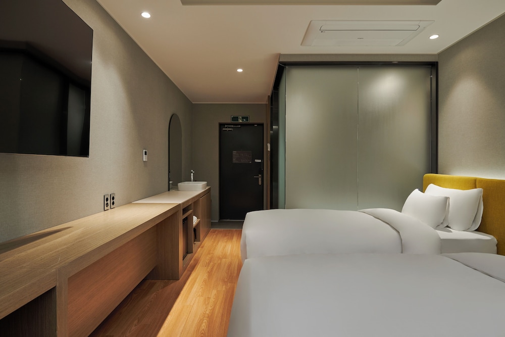 88 Hotel 4/17