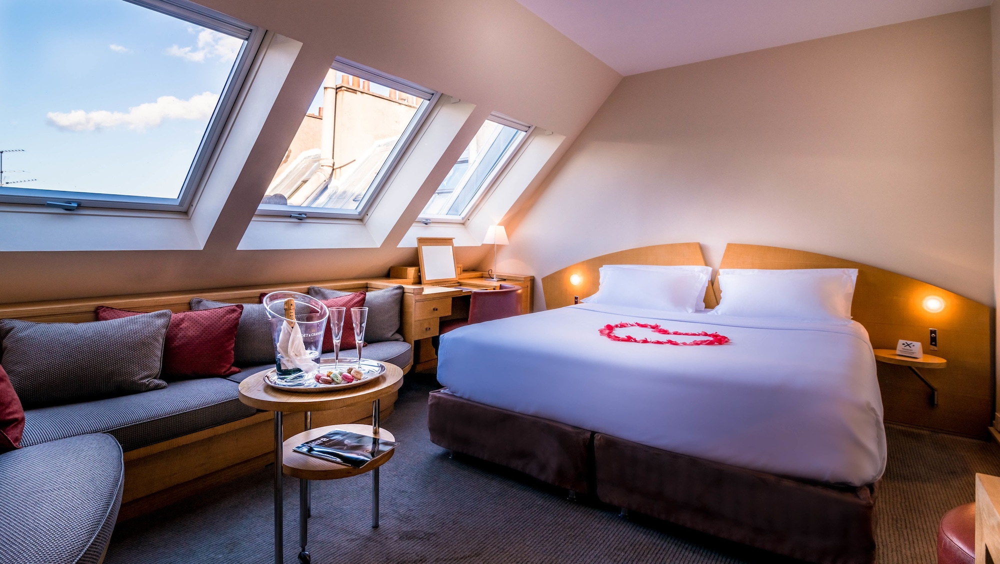 Deluxe, King Bed, Courtyard Area
