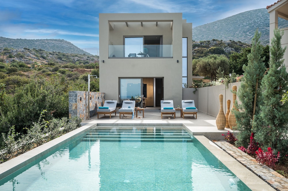 Grace Villas Collection Adult Only 18 + 144/149