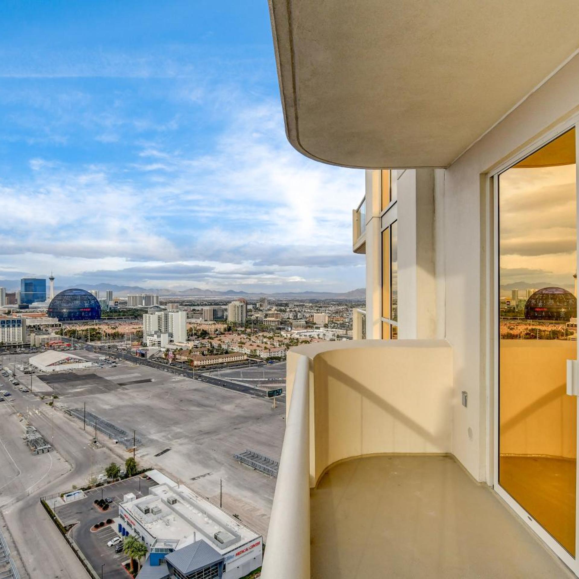 SPHERE VIEW - Signature MGM Resort Lucky Gem Penthouse & Luxury Suites 27817 39/44