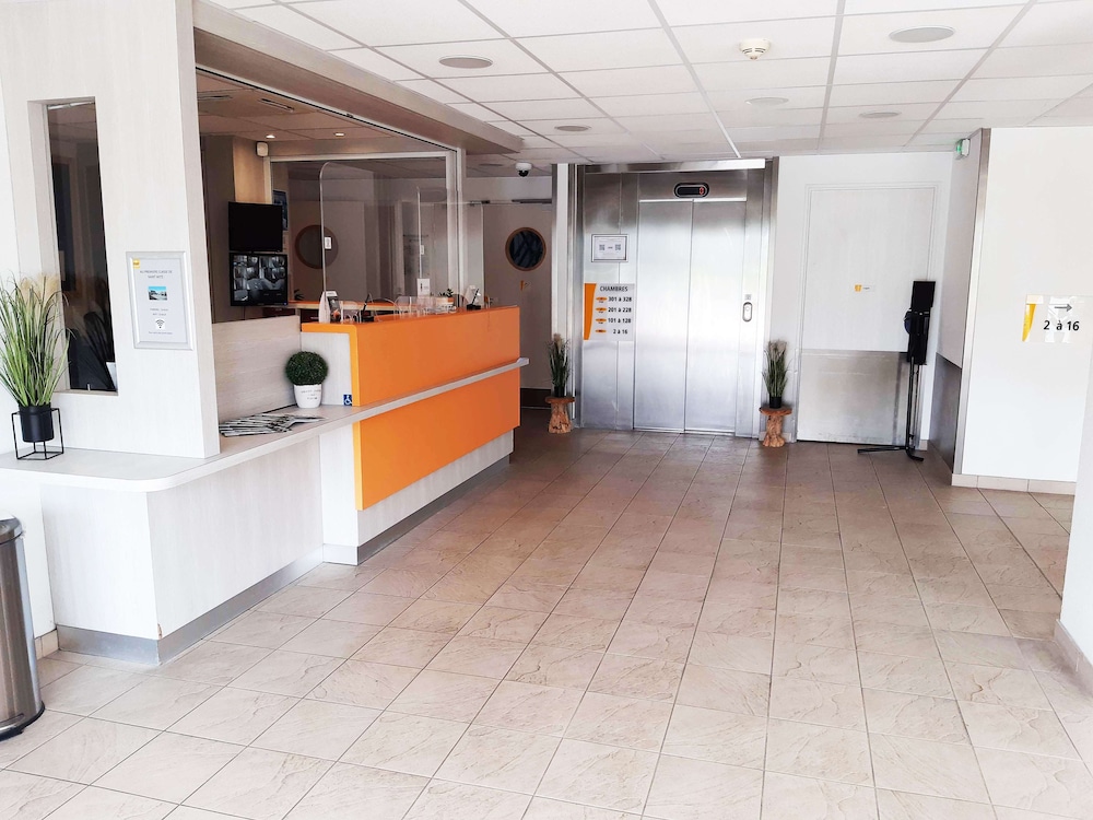 Lobby at B&B HOTEL Saint Witz Roissy, SAINT-WITZ