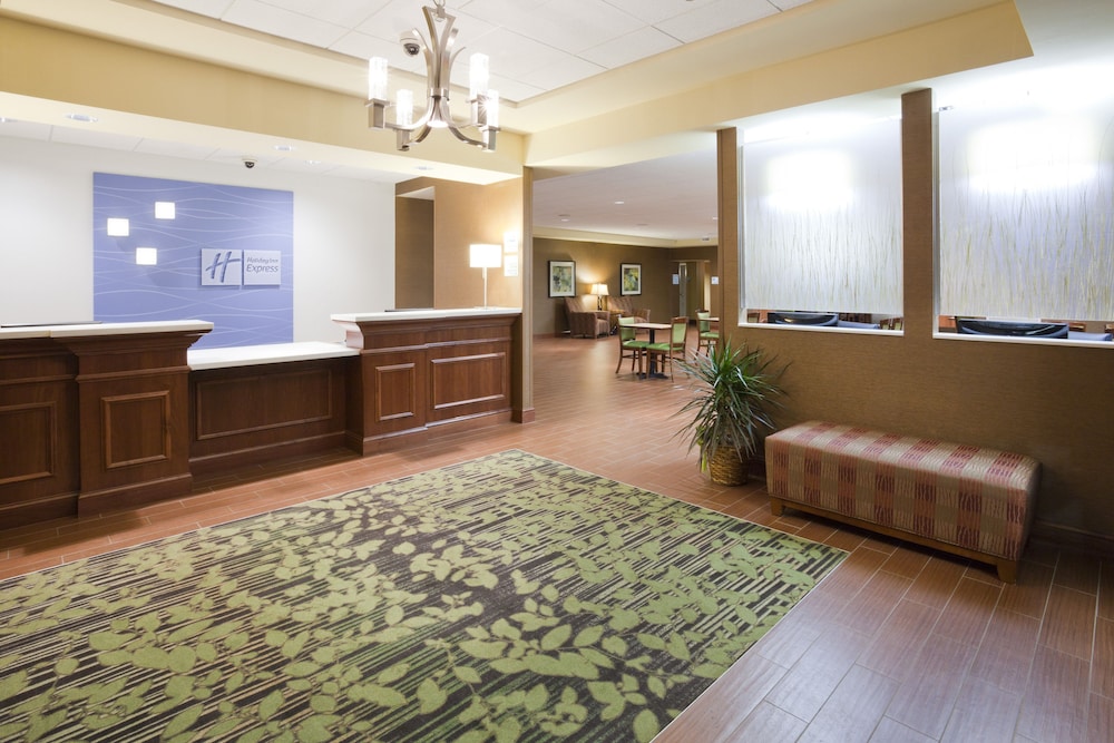 Holiday Inn Express Suites Willmar 16/50