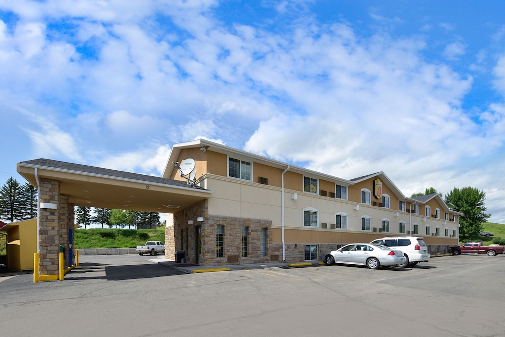 Super 8 by Wyndham Minot Airport 1/21