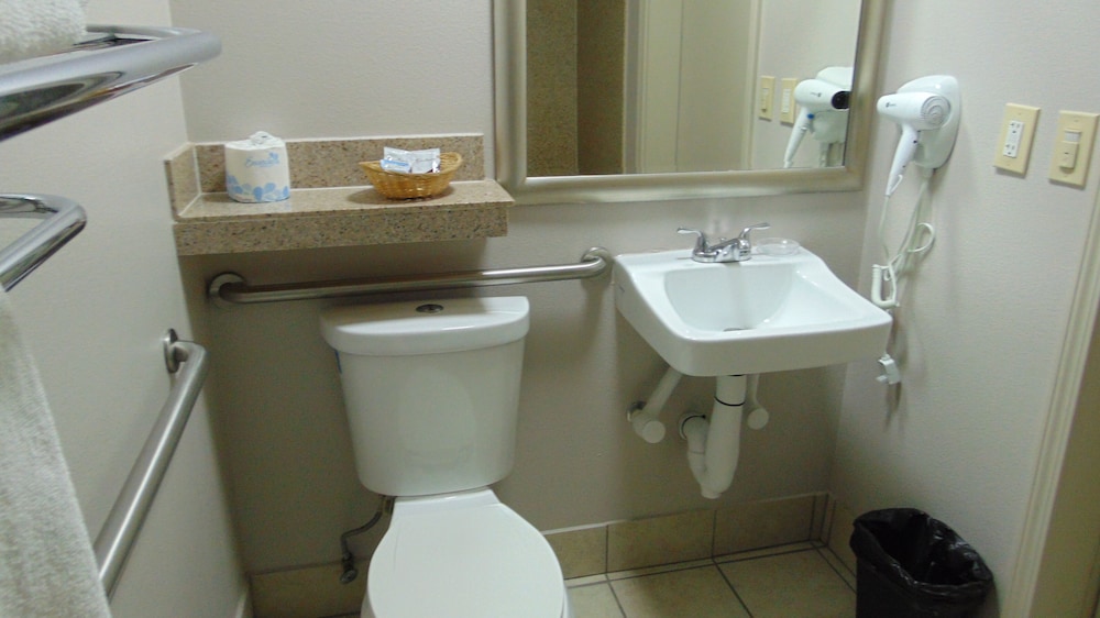 CORCORAN COUNTRY INN 46/48