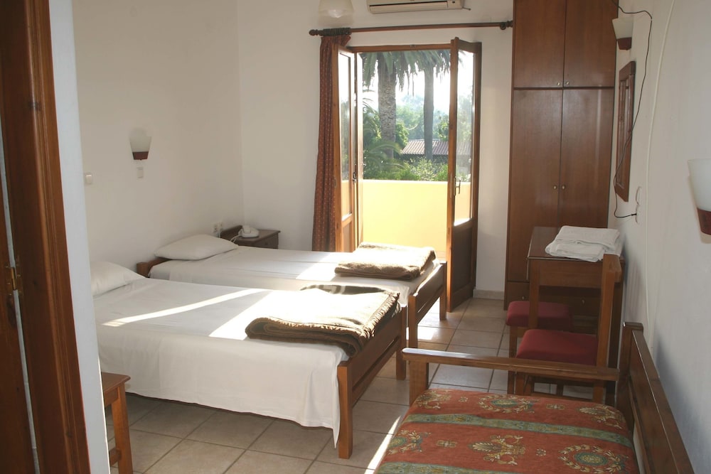 ROOM, TRIPLE