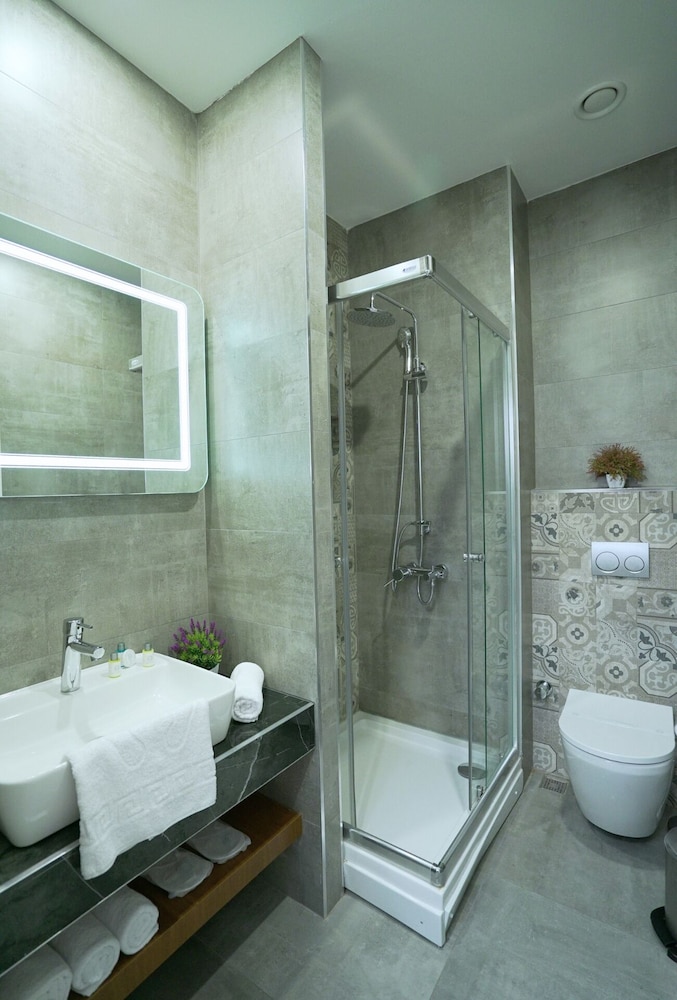 Homey Airport Hotel 46/50