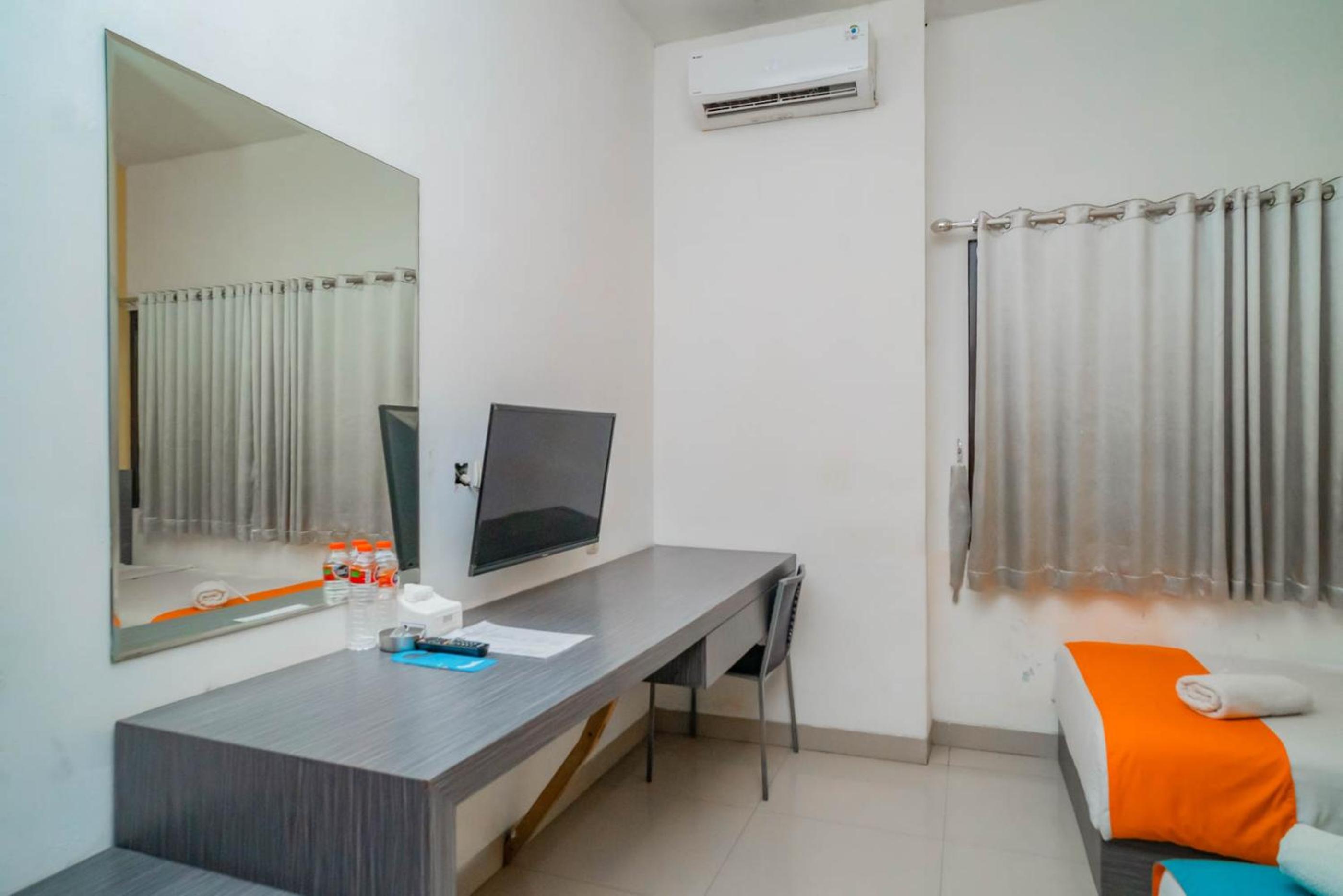 Sans Hotel Widarasari Cirebon 44/55