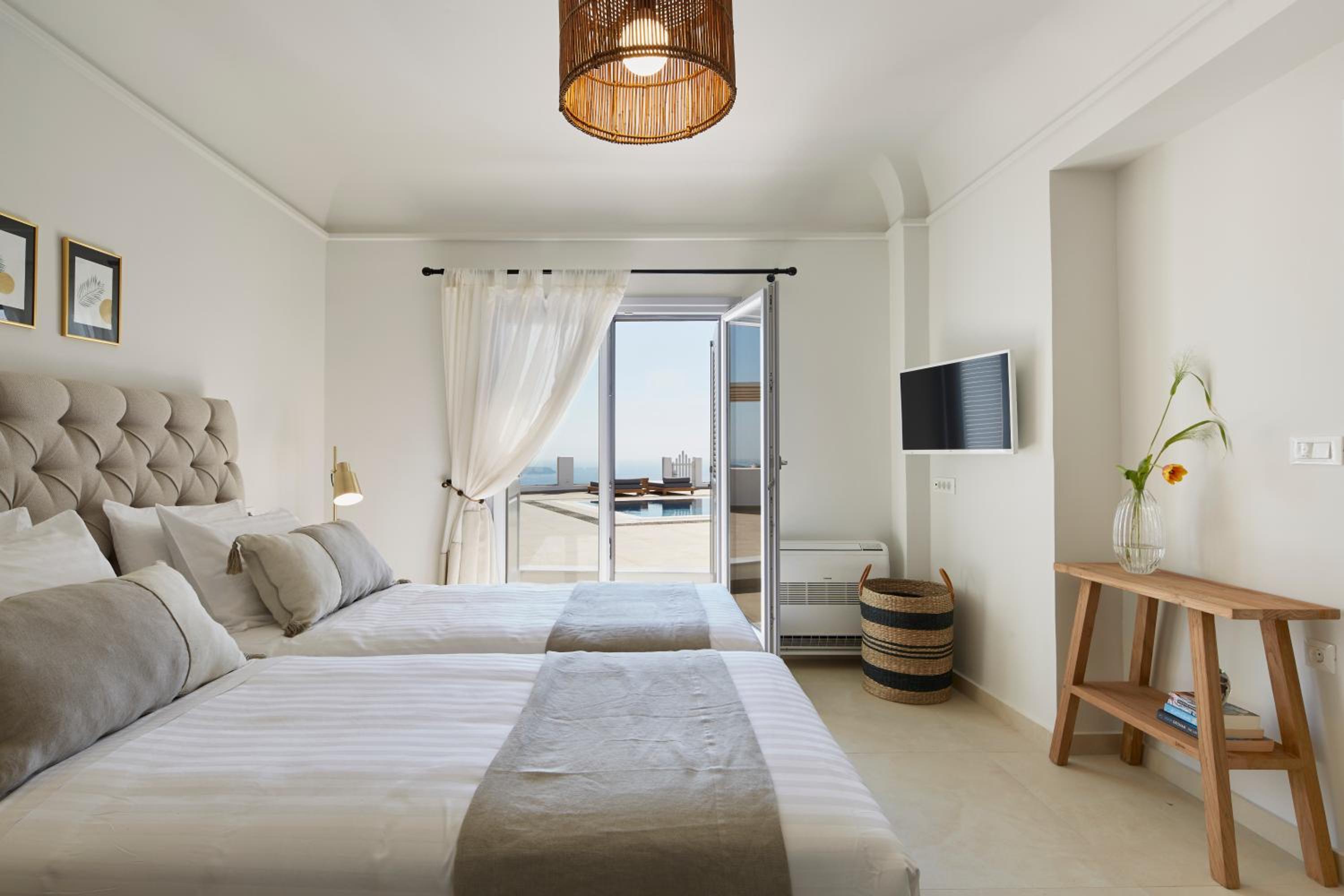 Sapphire, Villa