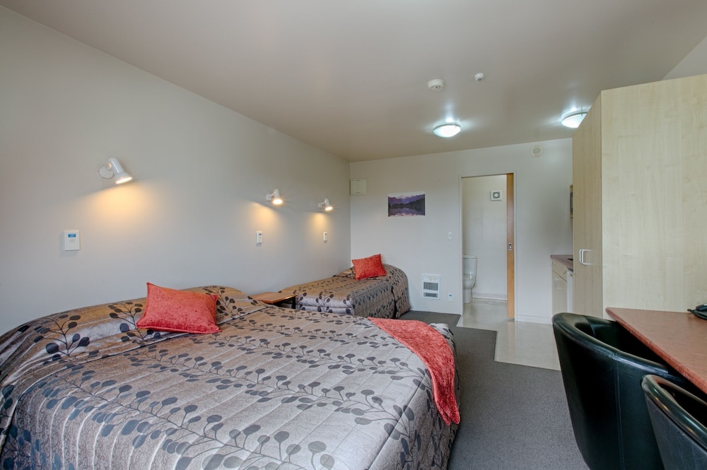 استوديو ثلاثي بسريرين منفصلين وسرير كوين وسرير فردي، Bella Vista Motel Hokitika 2/10