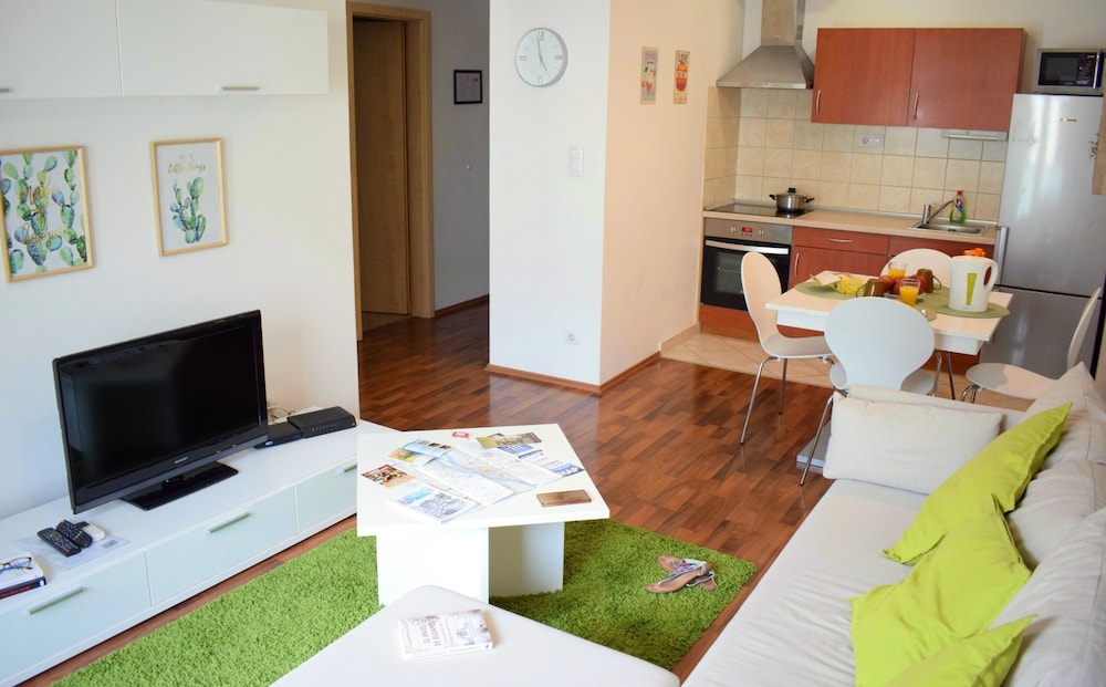 CORVIN CENTER SUITES 59/87