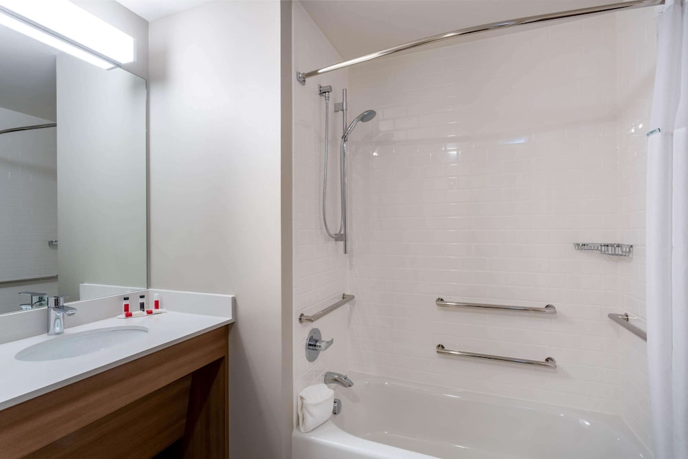 Microtel Inn & Suites by Wyndham Amsterdam 61/61