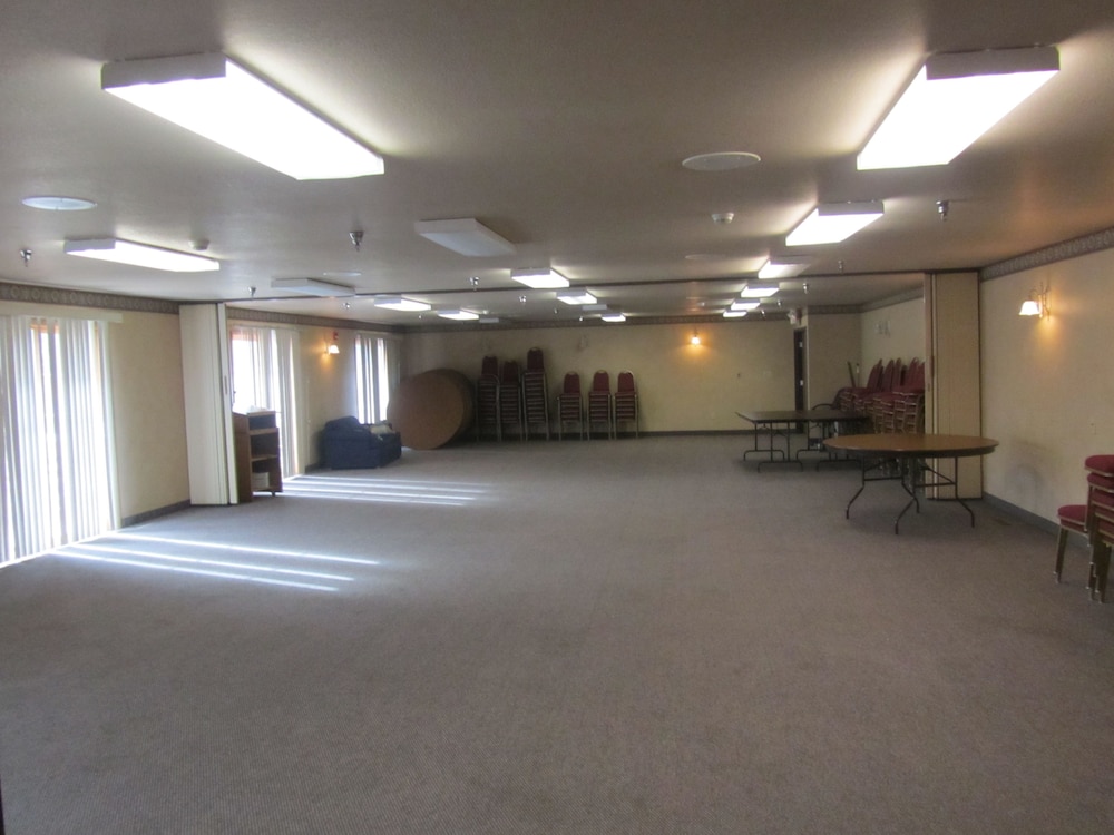 Park View Inn And Suites And Conference Center 8/65