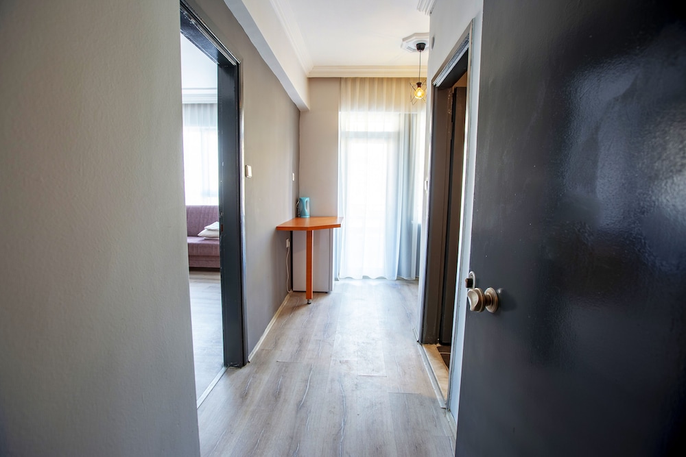Hma Hotel And Suites 12/50