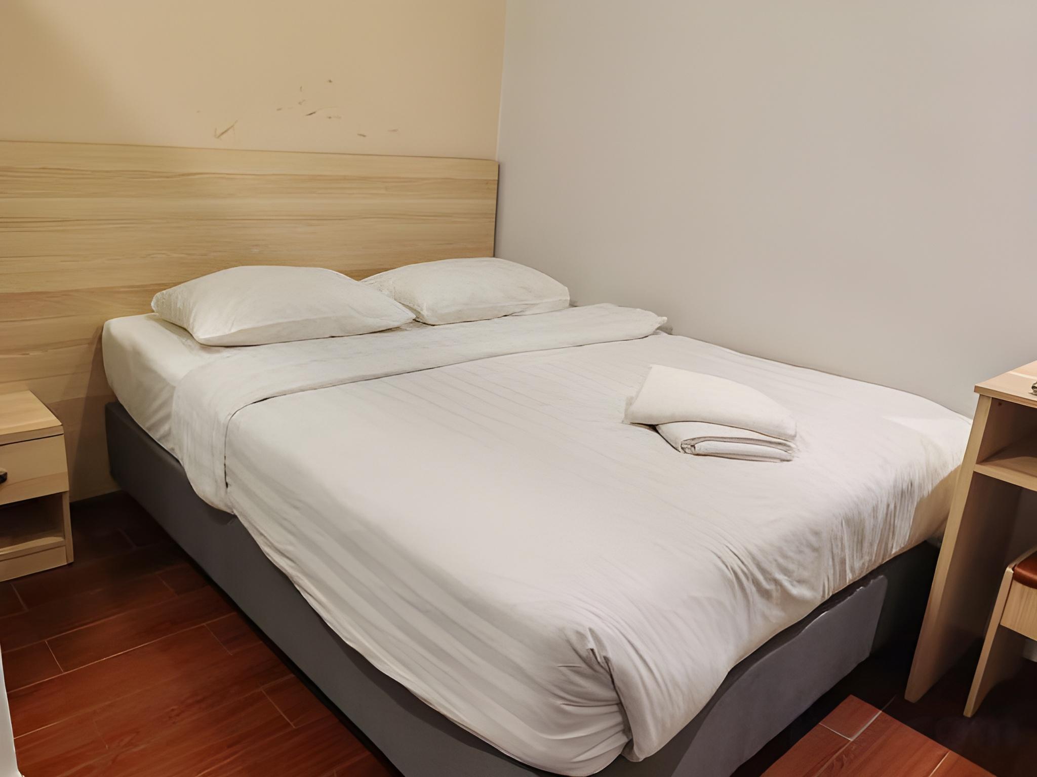 Room, Double Bed, No Window