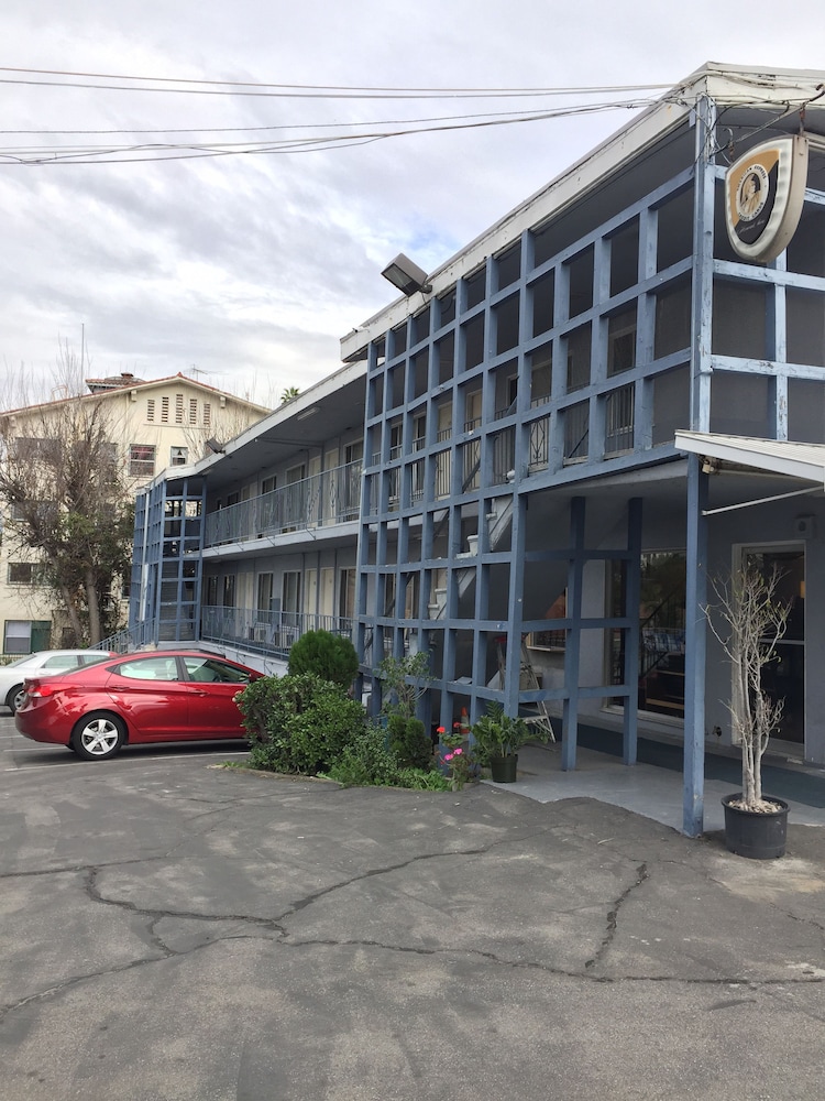 Holiday Lodge 3/57