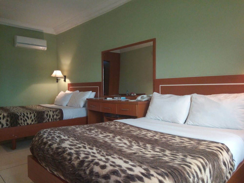 Asaa Pyramid Hotel 7/19