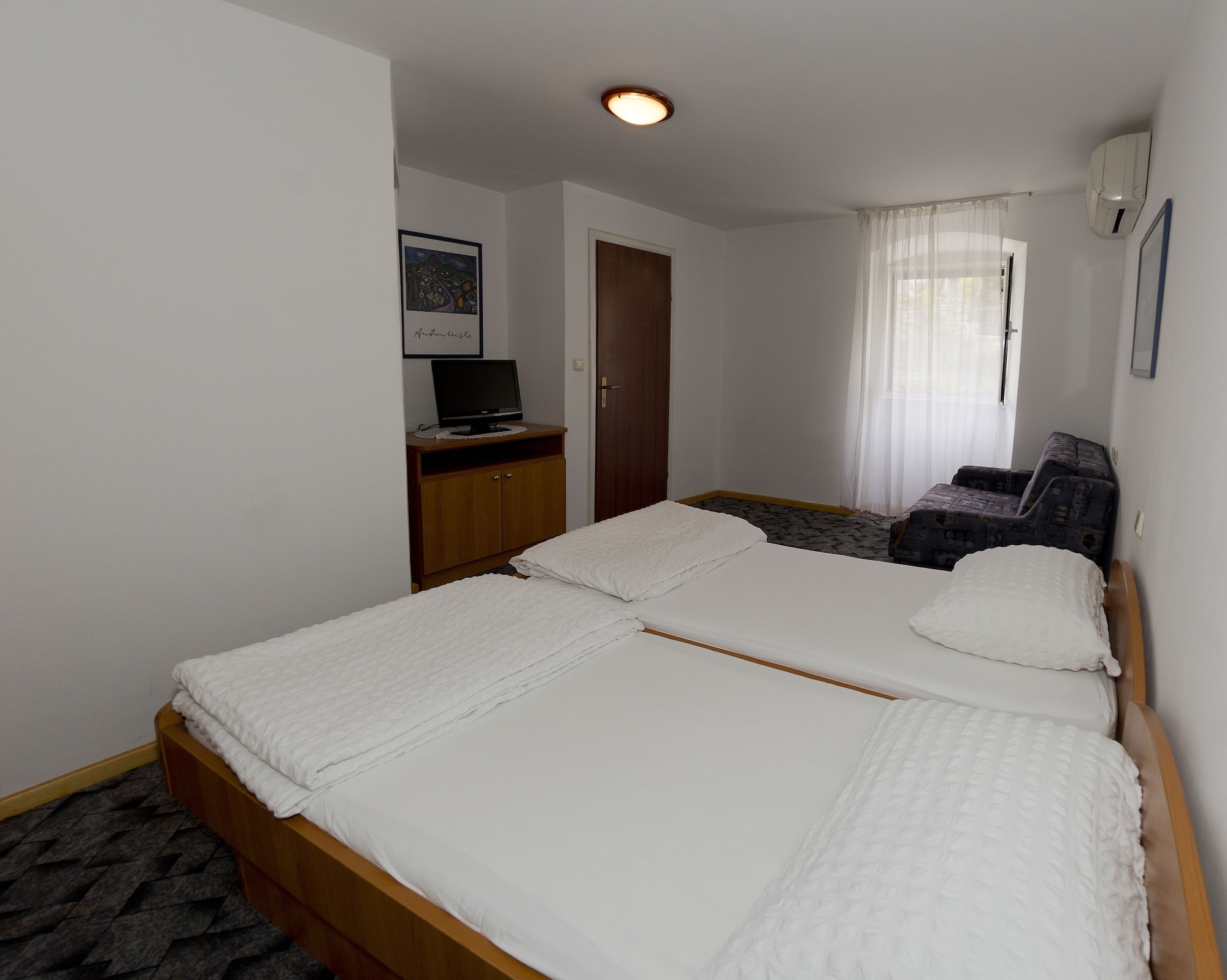 COMFORT, DOUBLE OR TWIN BED, TERRACE