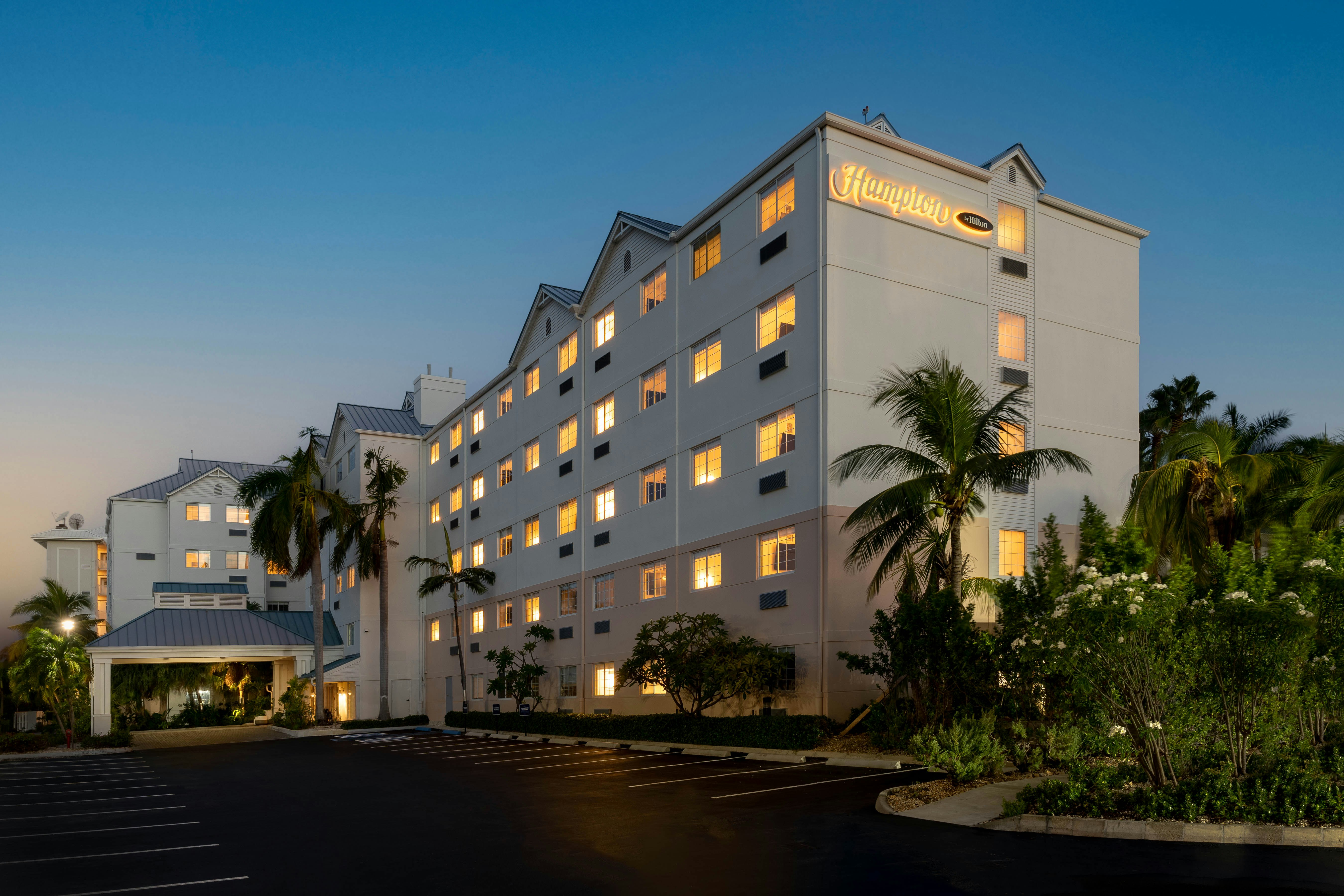 Hampton by Hilton Grand Cayman Seven Mile Beach