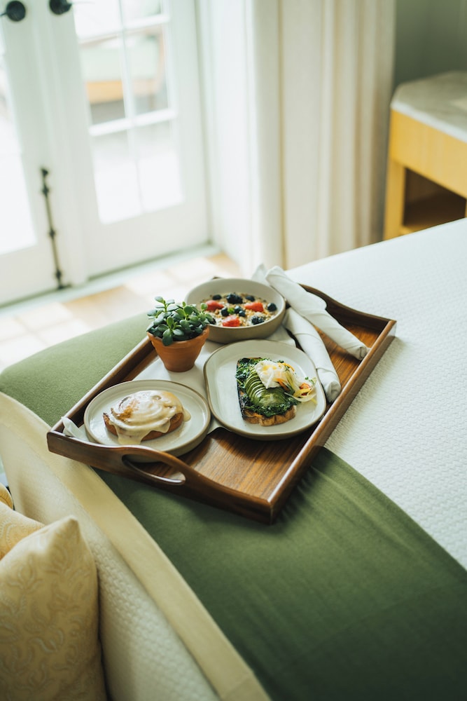 Canoe Place Inn & Cottages 37/50