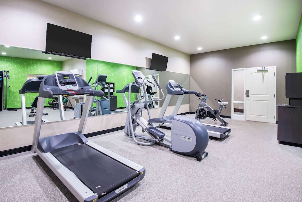 La Quinta Inn Suites By Wyndham Buffalo Amherst 37/50