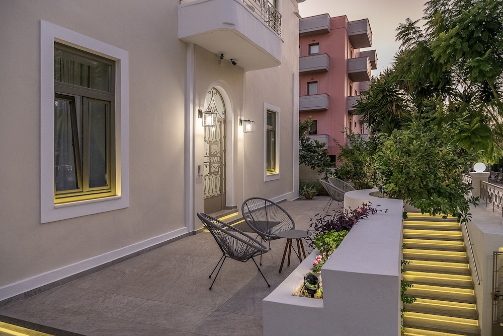 Epavli Boutique Hotel 61/65